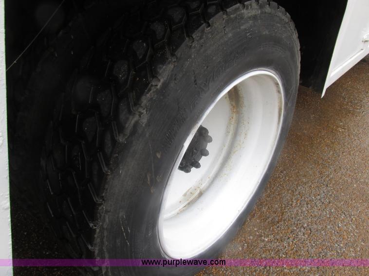 image for item AW9769 1997 International 4700 service truck