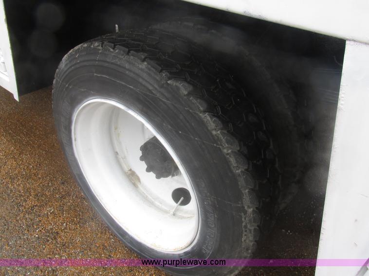 image for item AW9769 1997 International 4700 service truck