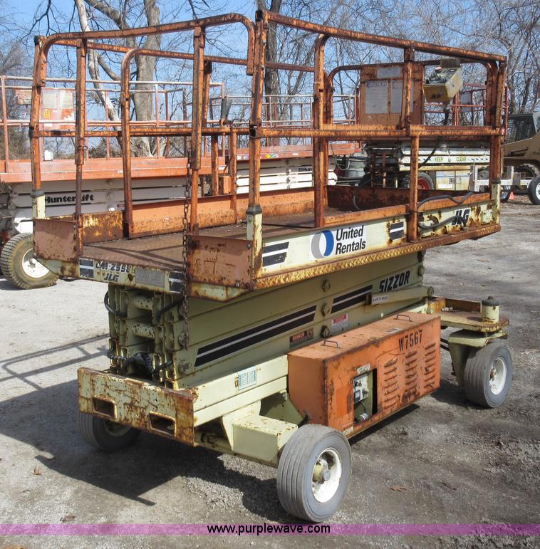 image for item AY9492 JLG CM2558 Commander scissor lift