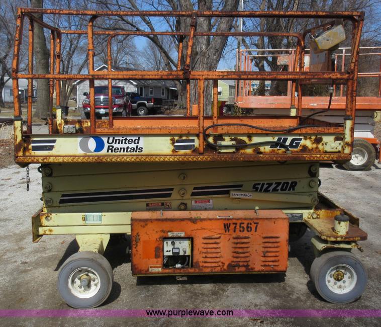 image for item AY9492 JLG CM2558 Commander scissor lift
