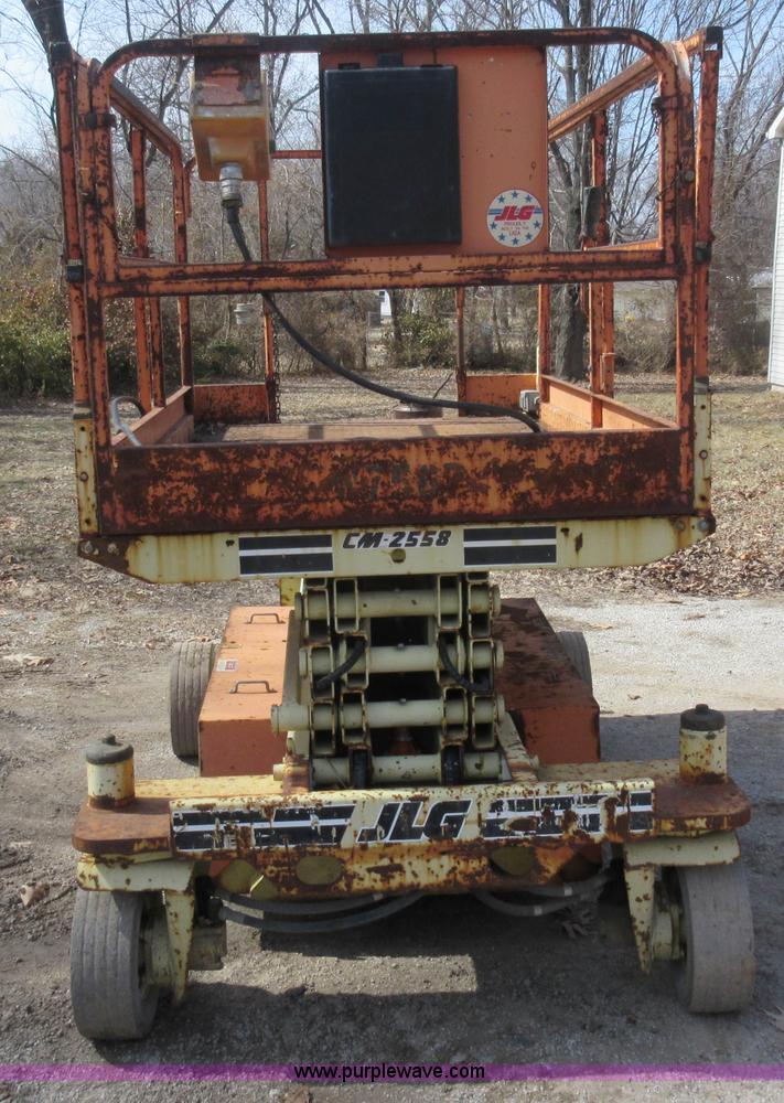 image for item AY9492 JLG CM2558 Commander scissor lift