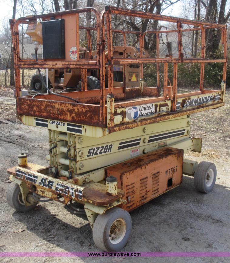 image for item AY9492 JLG CM2558 Commander scissor lift