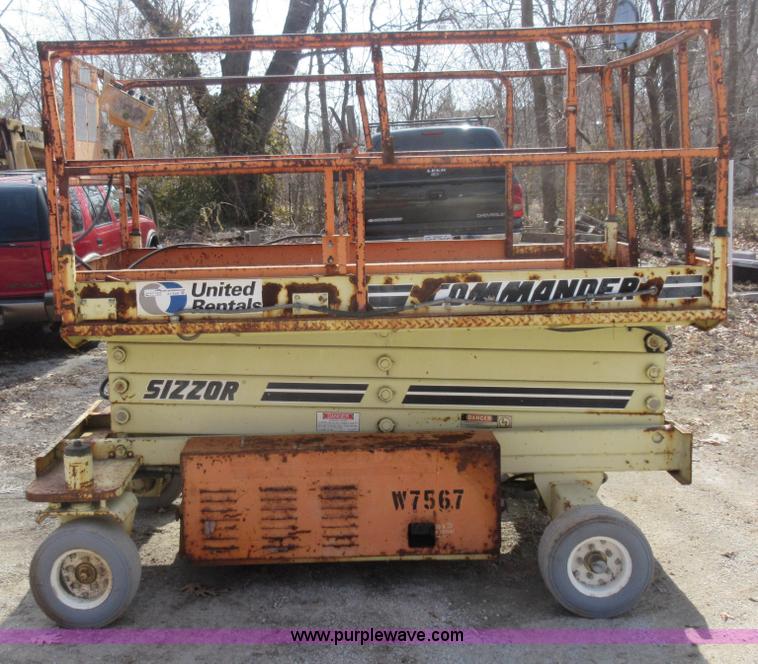 image for item AY9492 JLG CM2558 Commander scissor lift
