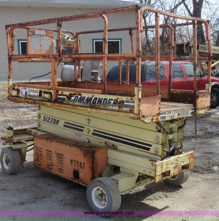 image for item AY9492 JLG CM2558 Commander scissor lift
