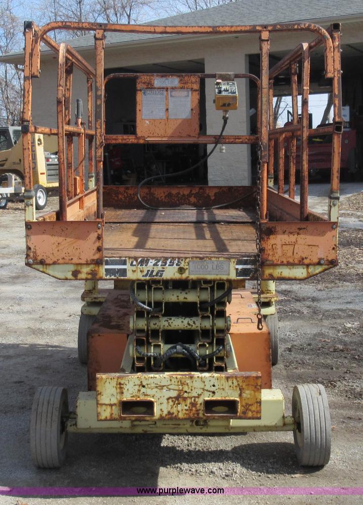 image for item AY9492 JLG CM2558 Commander scissor lift