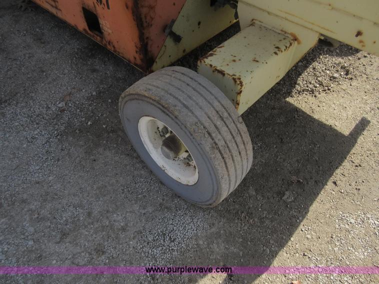 image for item AY9492 JLG CM2558 Commander scissor lift