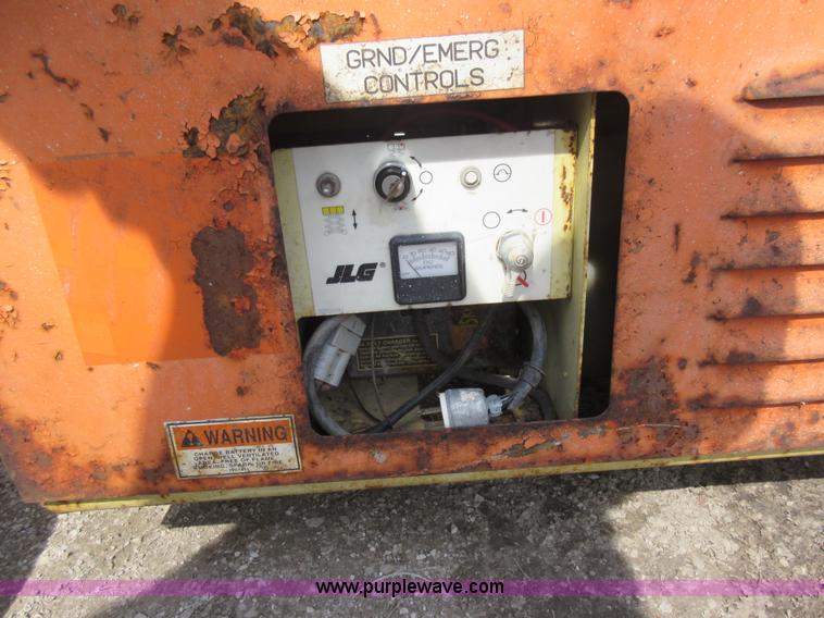 image for item AY9492 JLG CM2558 Commander scissor lift