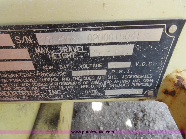 image for item AY9492 JLG CM2558 Commander scissor lift