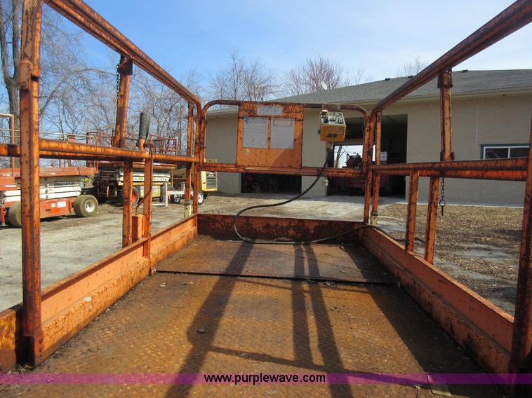 image for item AY9492 JLG CM2558 Commander scissor lift