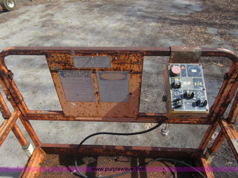 image for item AY9492 JLG CM2558 Commander scissor lift