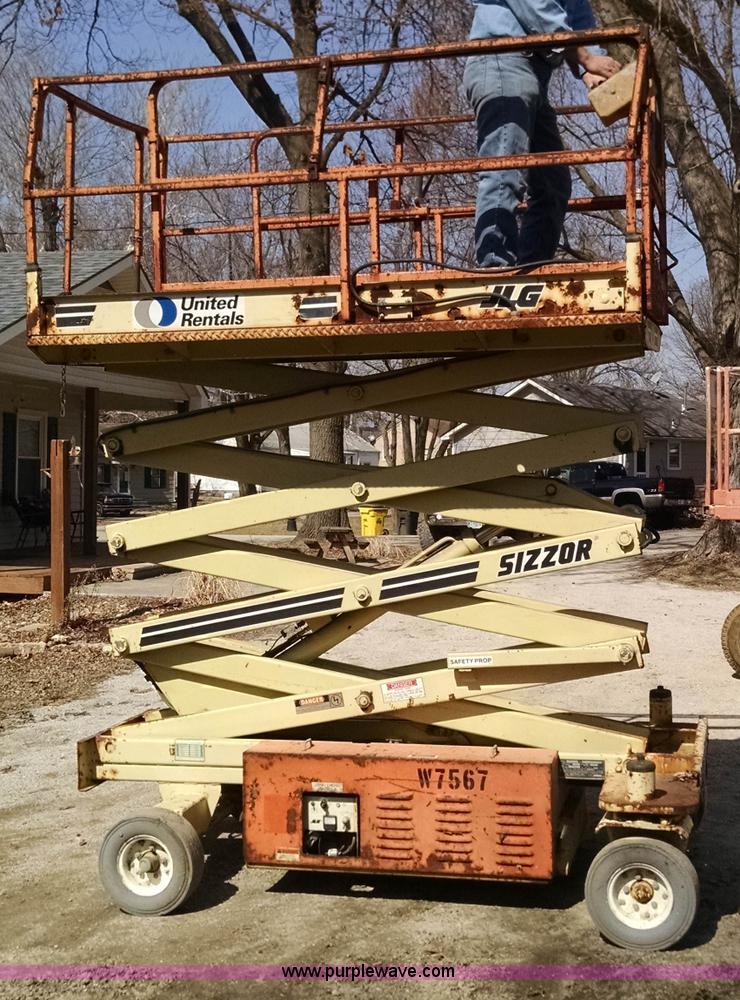 image for item AY9492 JLG CM2558 Commander scissor lift