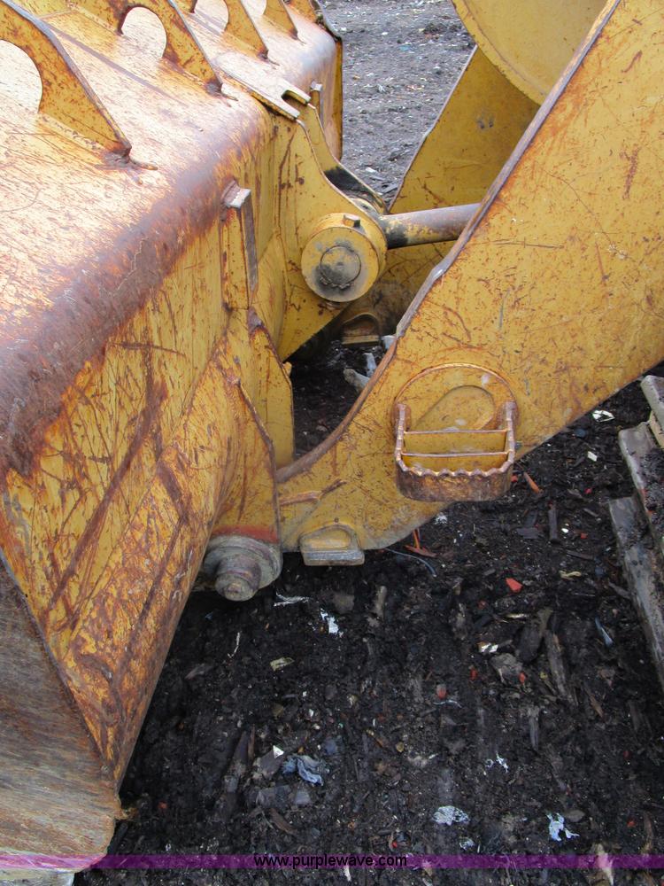 image for item D2371 1991 Caterpillar 963 track loader