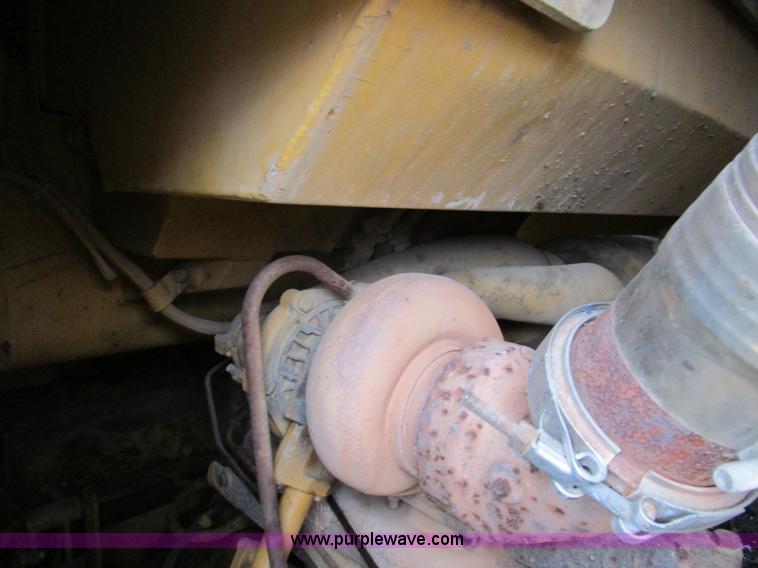 image for item D2371 1991 Caterpillar 963 track loader