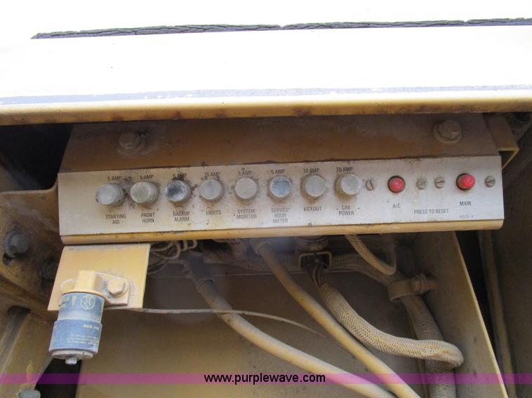 image for item D2371 1991 Caterpillar 963 track loader