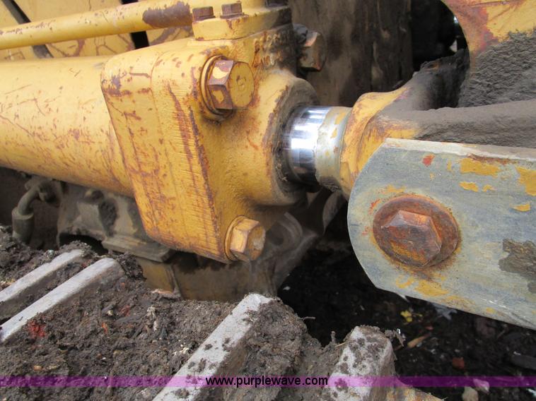 image for item D2371 1991 Caterpillar 963 track loader