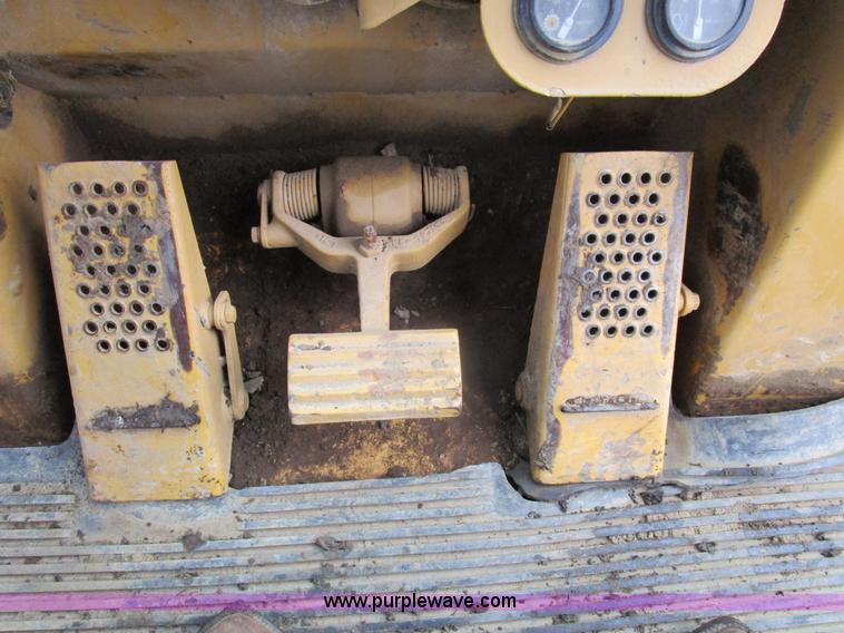 image for item D2371 1991 Caterpillar 963 track loader