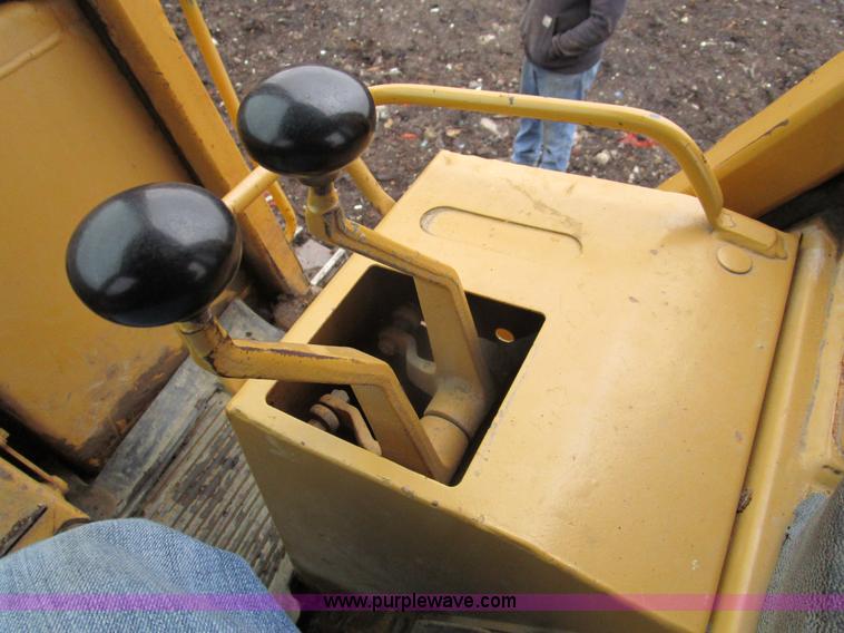 image for item D2371 1991 Caterpillar 963 track loader