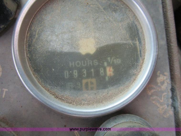 image for item D2371 1991 Caterpillar 963 track loader