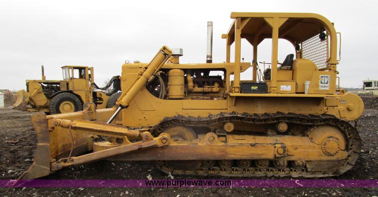 image for item D2372 1960 Caterpillar D8H dozer