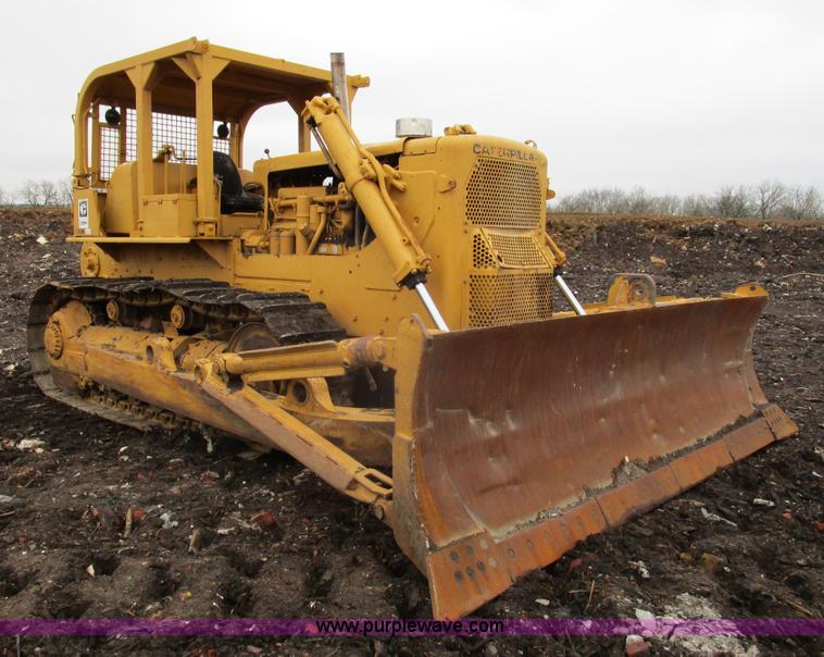 image for item D2372 1960 Caterpillar D8H dozer