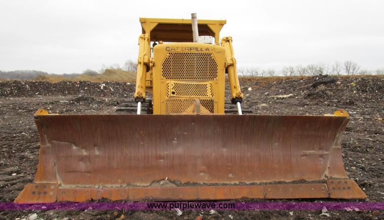 image for item D2372 1960 Caterpillar D8H dozer