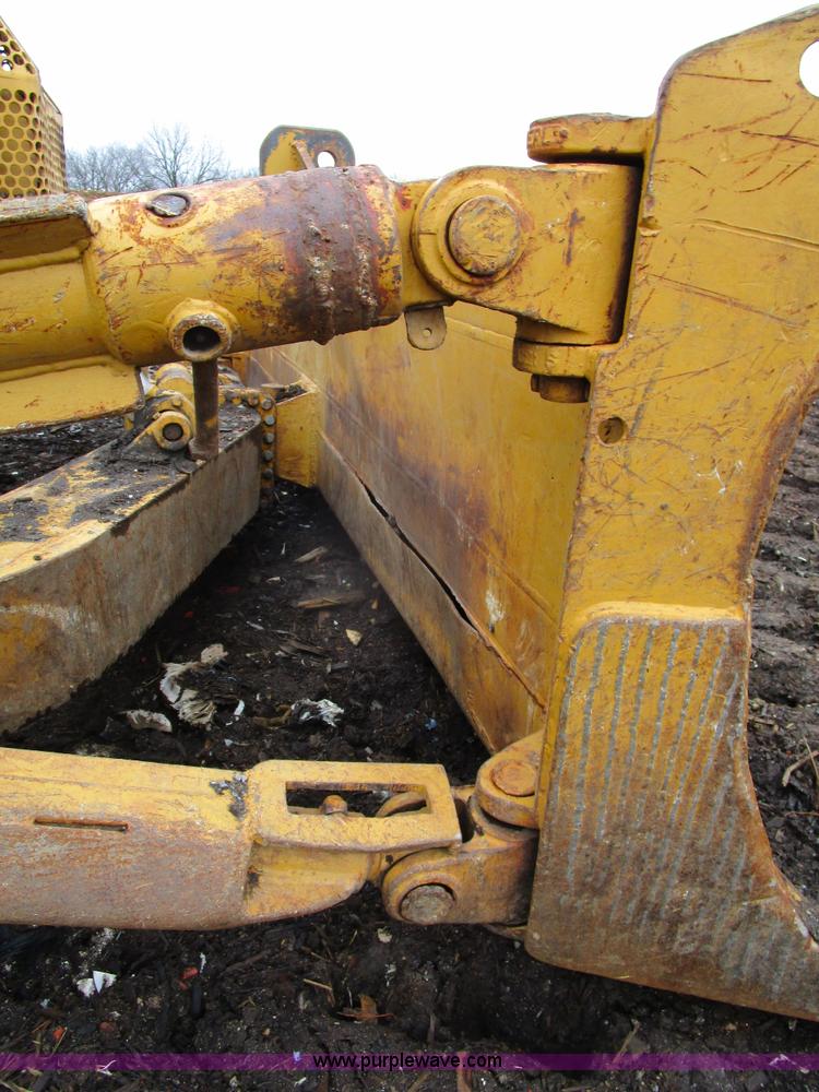 image for item D2372 1960 Caterpillar D8H dozer