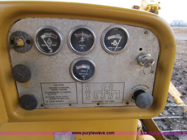 image for item D2372 1960 Caterpillar D8H dozer