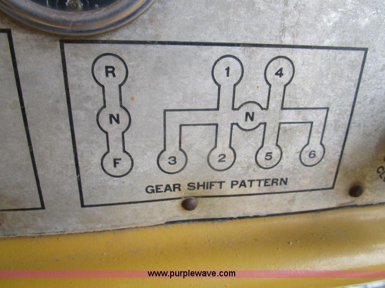 image for item D2372 1960 Caterpillar D8H dozer