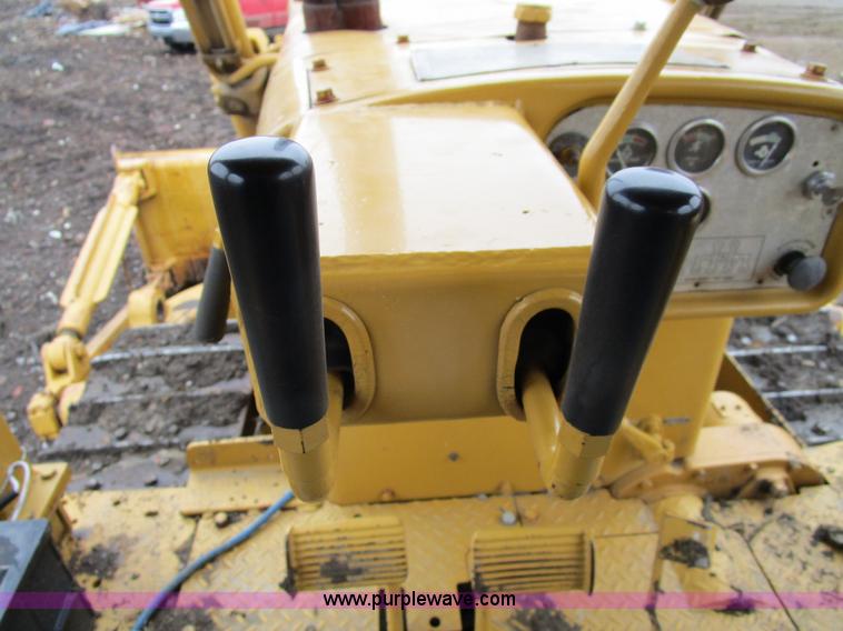 image for item D2372 1960 Caterpillar D8H dozer
