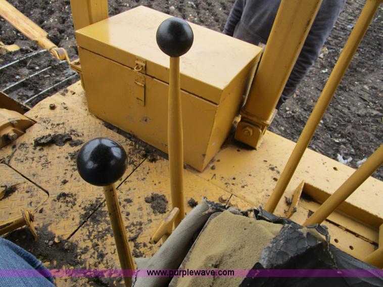 image for item D2372 1960 Caterpillar D8H dozer