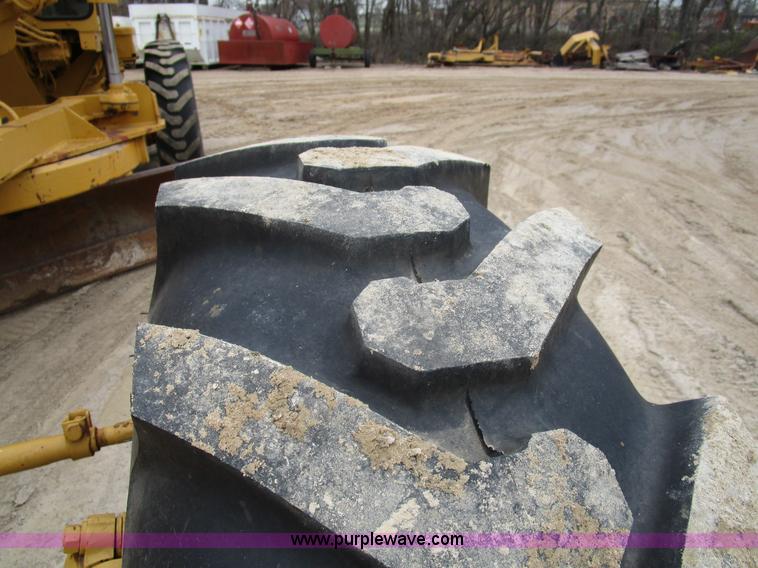 image for item D2389 1976 Caterpillar 140G motor grader