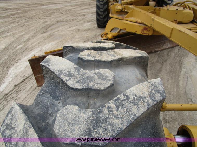 image for item D2389 1976 Caterpillar 140G motor grader