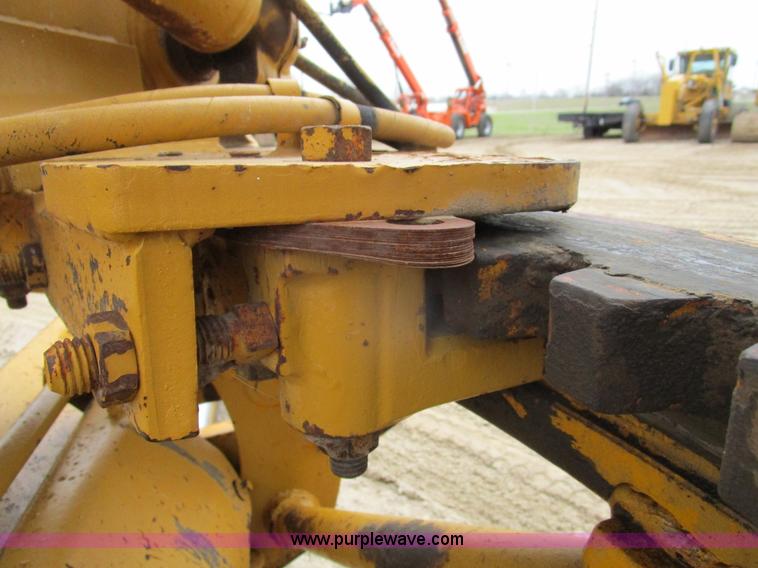 image for item D2389 1976 Caterpillar 140G motor grader