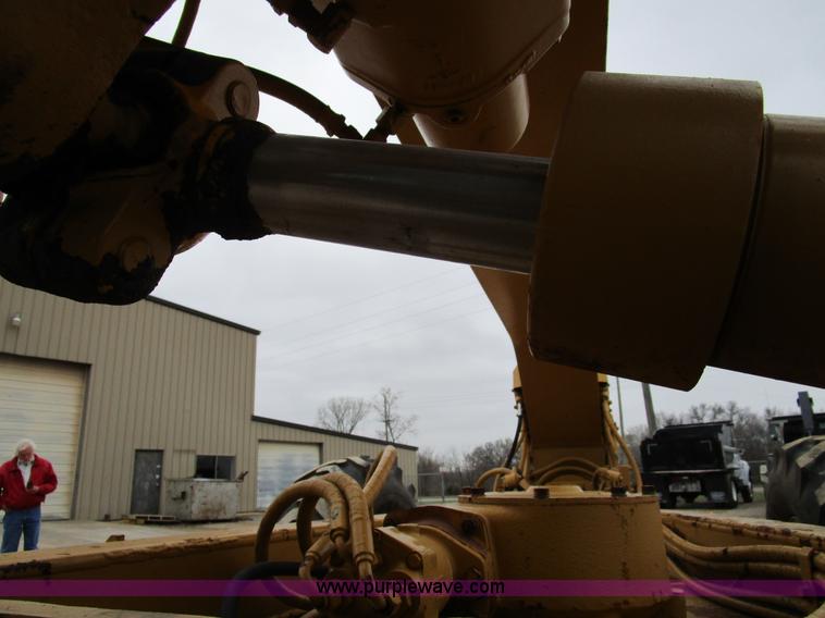 image for item D2389 1976 Caterpillar 140G motor grader