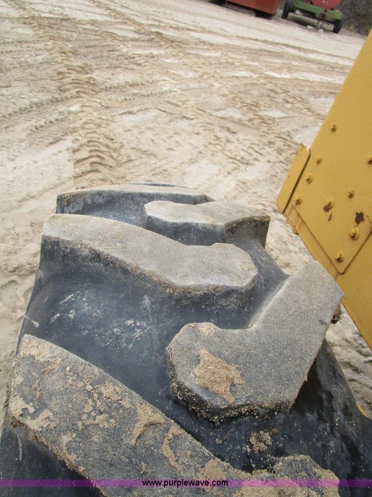 image for item D2389 1976 Caterpillar 140G motor grader