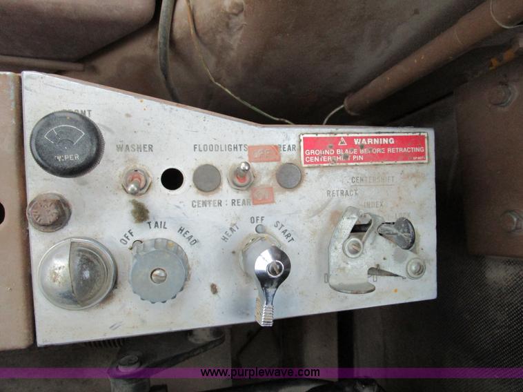 image for item D2389 1976 Caterpillar 140G motor grader