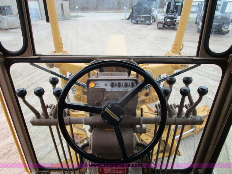 image for item D2389 1976 Caterpillar 140G motor grader