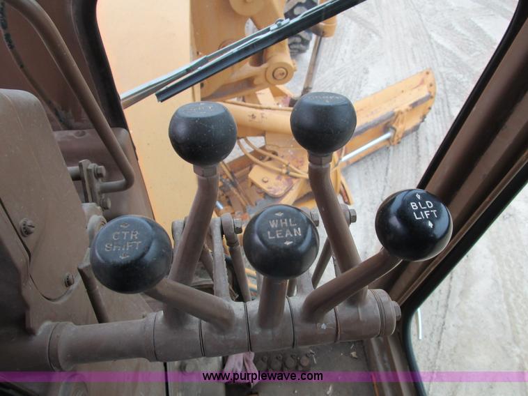 image for item D2389 1976 Caterpillar 140G motor grader