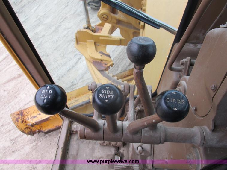 image for item D2389 1976 Caterpillar 140G motor grader
