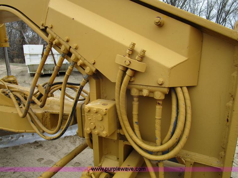image for item D2389 1976 Caterpillar 140G motor grader