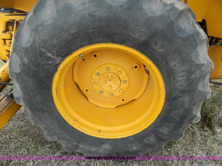 image for item D6116 1986 John Deere 210C backhoe