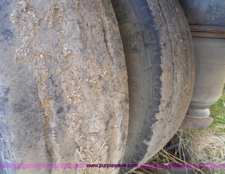 image for item E6313 1996 Doonan drop deck trailer