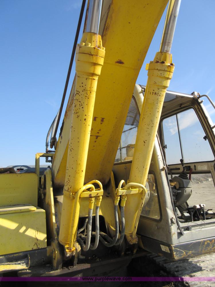 image for item F8374 Kobelco SK200 LC excavator