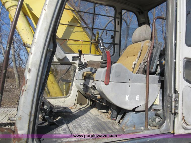 image for item F8374 Kobelco SK200 LC excavator
