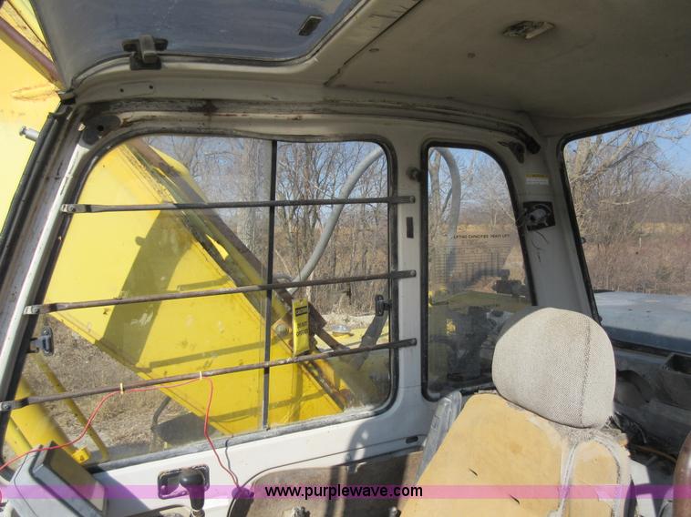 image for item F8374 Kobelco SK200 LC excavator