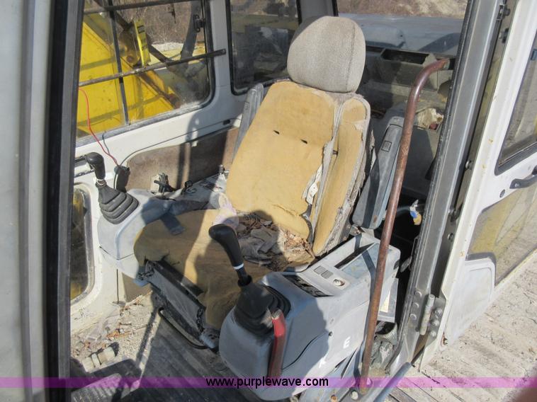 image for item F8374 Kobelco SK200 LC excavator