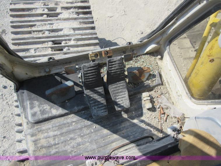 image for item F8374 Kobelco SK200 LC excavator