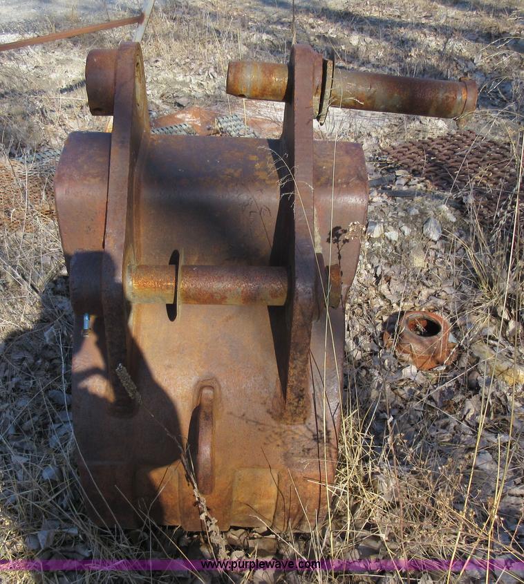 image for item F8374 Kobelco SK200 LC excavator