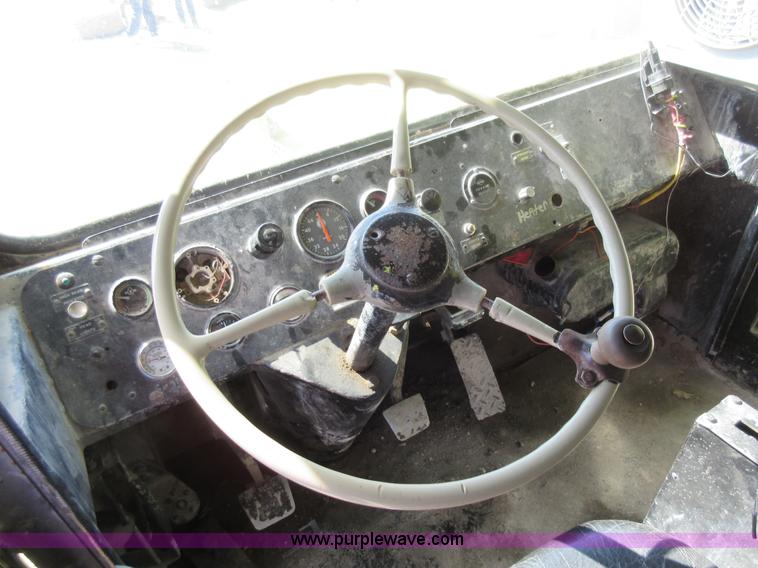 image for item F8383 Euclid R25 haul truck