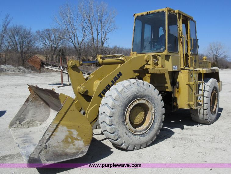 image for item F8385 Trojan 1900 wheel loader